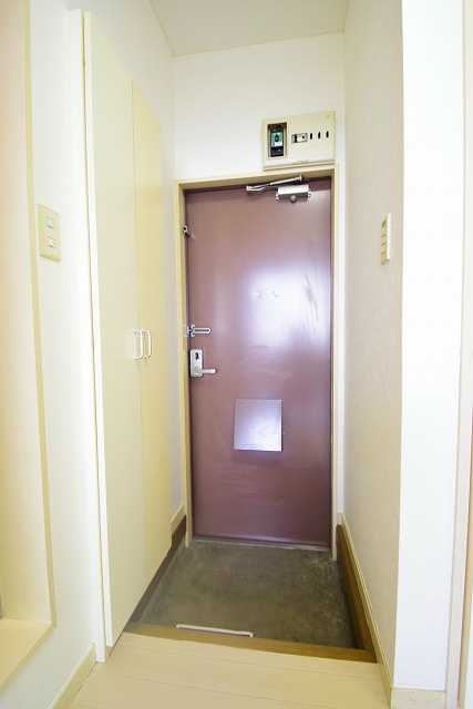 ロイヤルエモンド藤沢 玄関