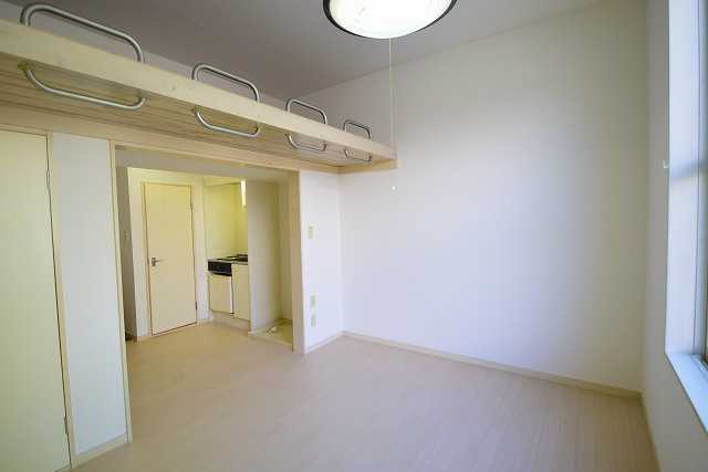 ロイヤルエモンド藤沢 リビング