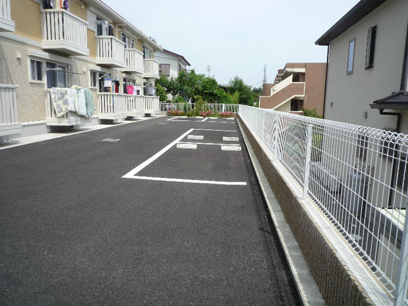グランドソレイユ 駐車場