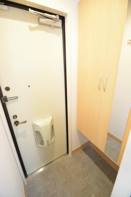 ロイヤルヒルズR 玄関