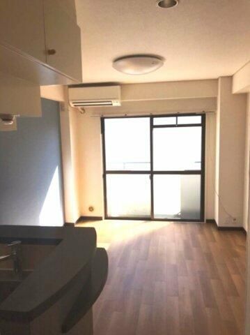 ワコーレエレガンス本郷台 リビング