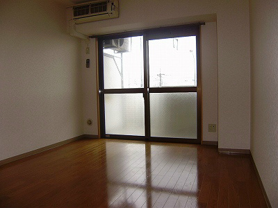 使いやすいフローリングの洋室。別部屋参考写真。 スカイグランデ リビング