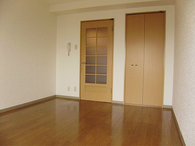 フローリングの明るい洋室。別部屋参考写真。 スカイグランデ ベッドルーム