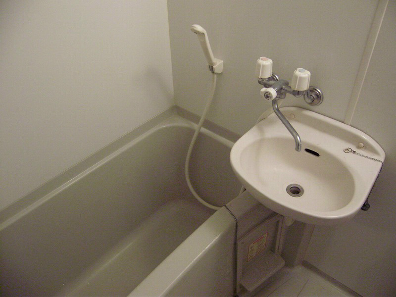 バストイレ別。別部屋参考写真。 スカイグランデ 風呂画像