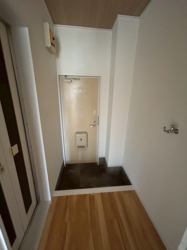 メゾン岡田 玄関