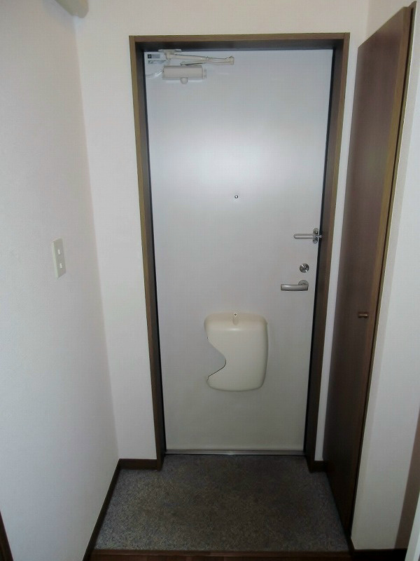 アンプルールブワ湘南 玄関