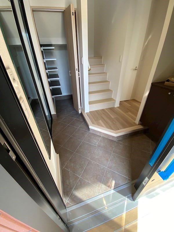 クレセントヒルズ鵠沼Ⅱ 玄関