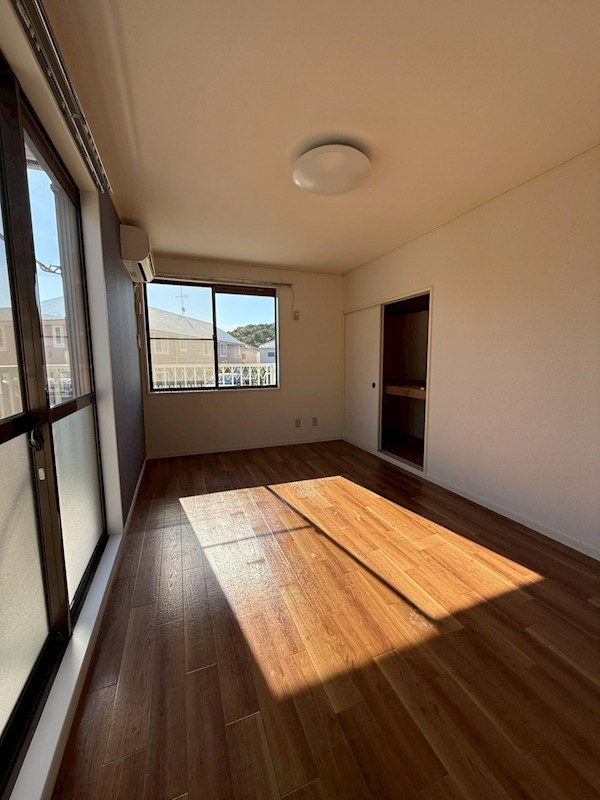 ハイ　ビレッジ   リビング