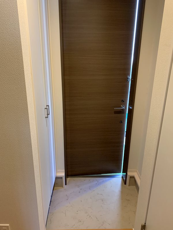 ＭＯＲＥ　ＣＡＬＤＯ　Ａ棟(モア　カルド) 玄関