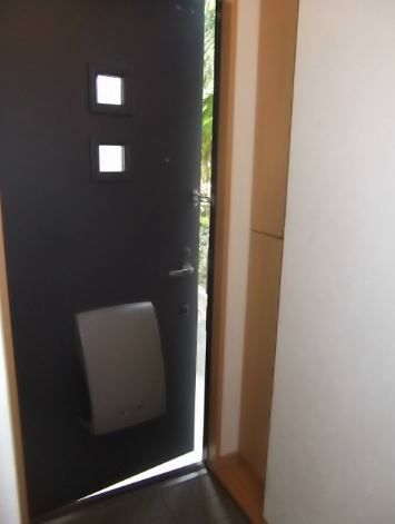 プラネッツ湘南B 玄関