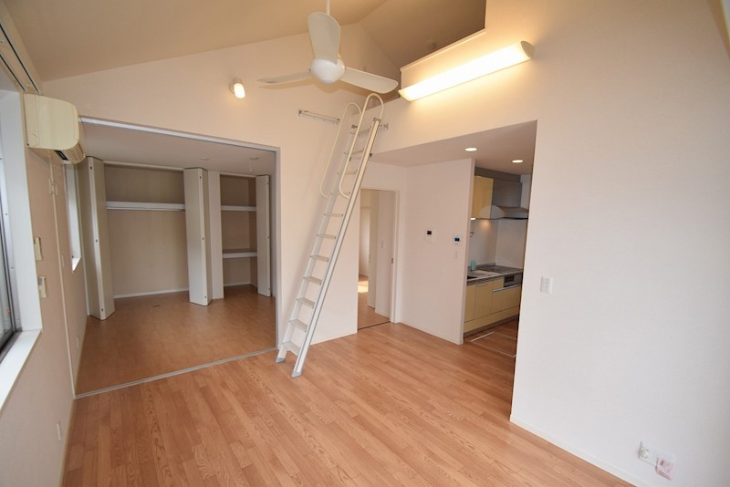 市川貸家B リビング