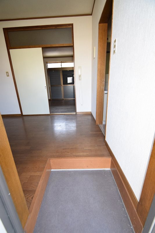 メイプルよりずみA 玄関