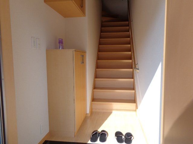 ブロードパインＡ 玄関