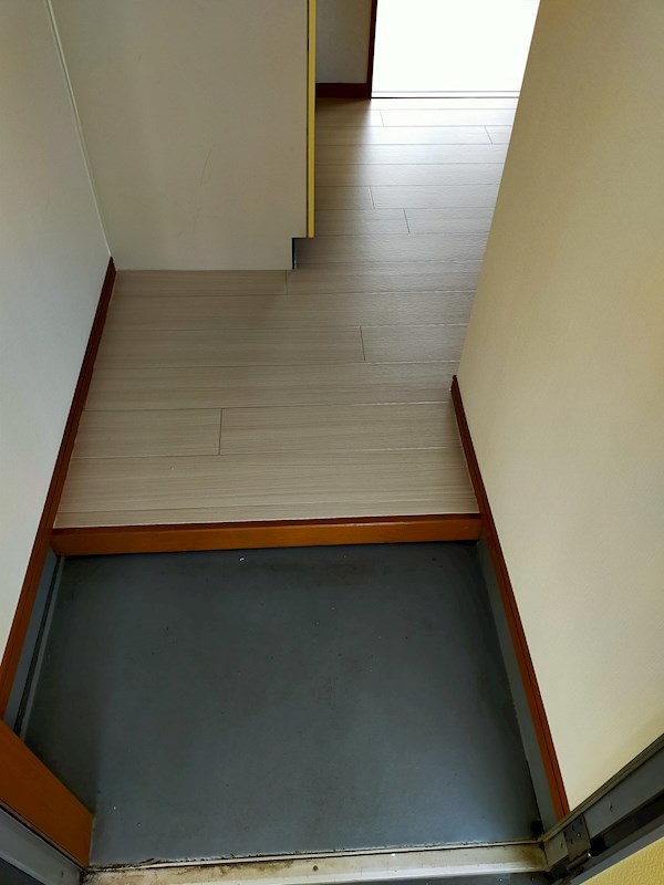 ハイムローラス 玄関