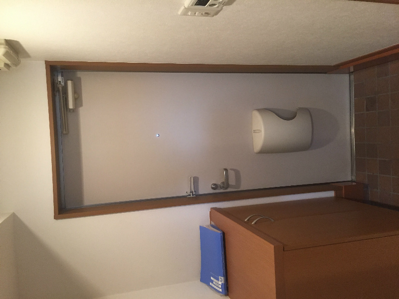 サンカレッジ六会 玄関