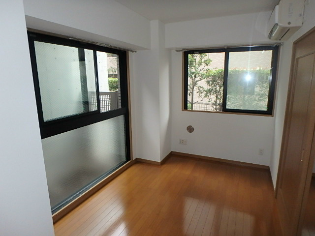 ローズパレス ベッドルーム