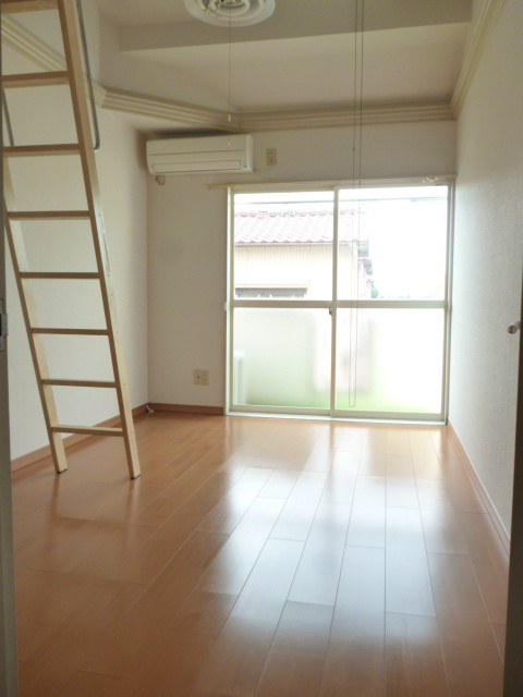 ドリームアロー円蔵Ⅱ リビング