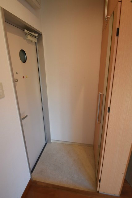 ヴィラ　オペラ 玄関