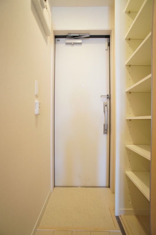 リブリ・フォルシア 玄関