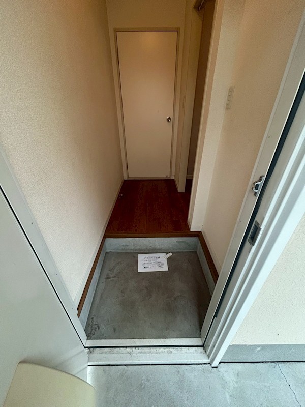 ヴィラ萩山A 玄関