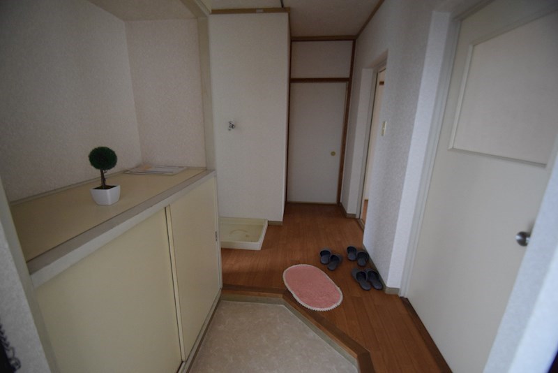 ヒルズ白根 玄関