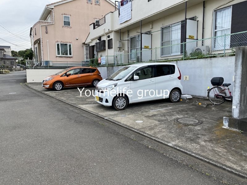 ハウスジュン 駐車場