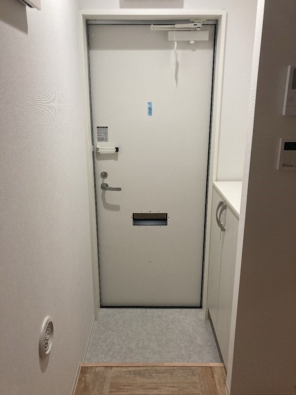 レガーメ東海 玄関
