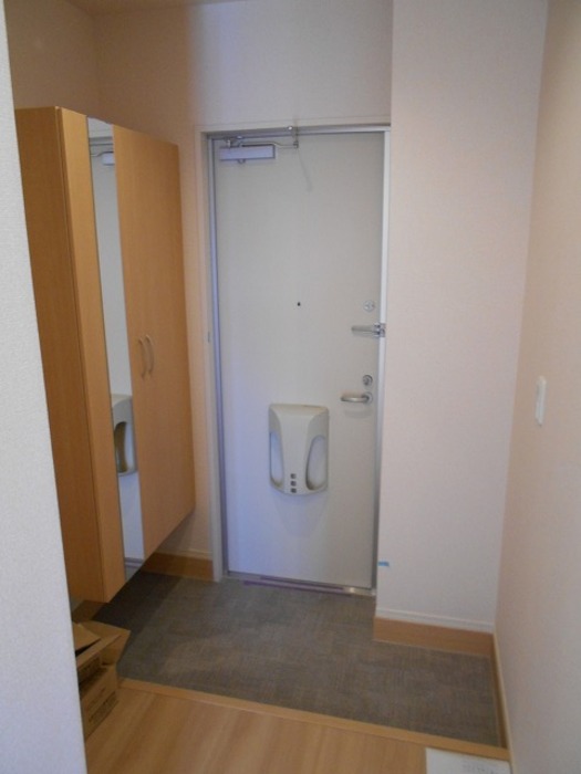 ロイヤルテラス萩原 玄関