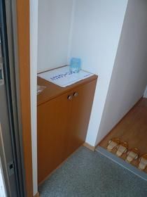 レイン・ツリー・ヴィレッジ  玄関