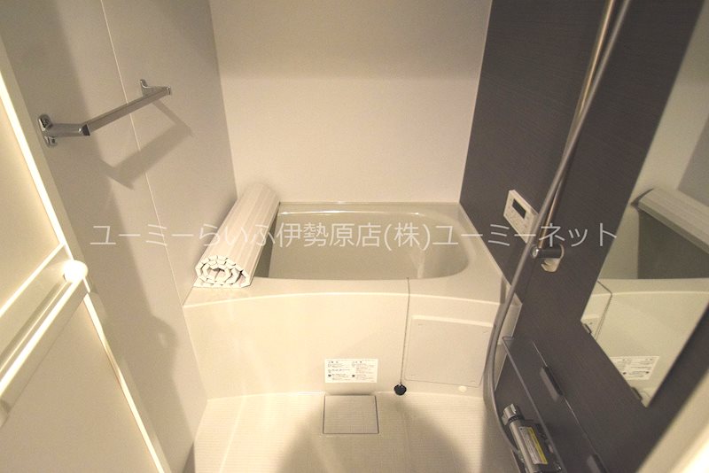 メイ　シェノン 風呂画像
