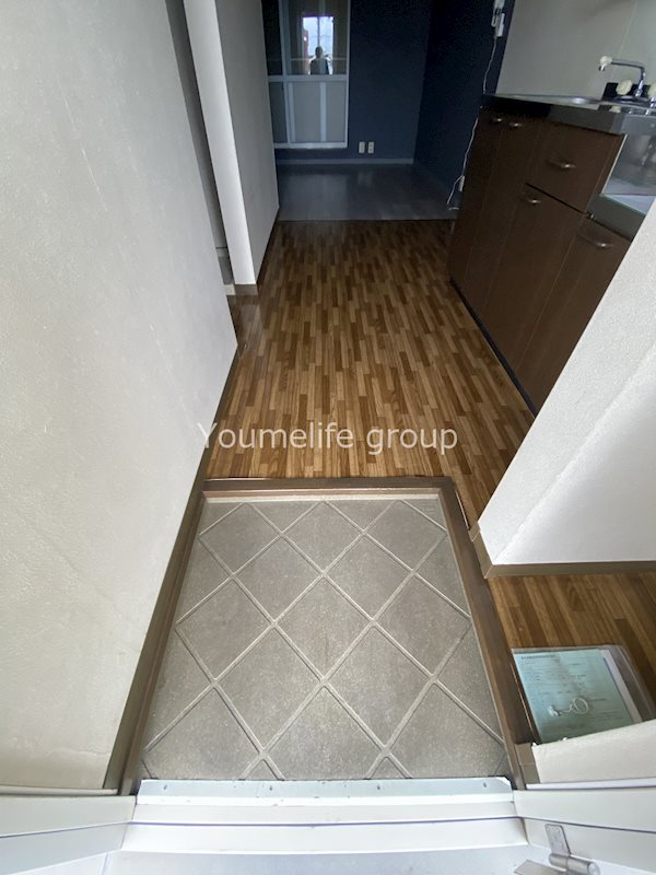 メゾンOKUTSU B 玄関