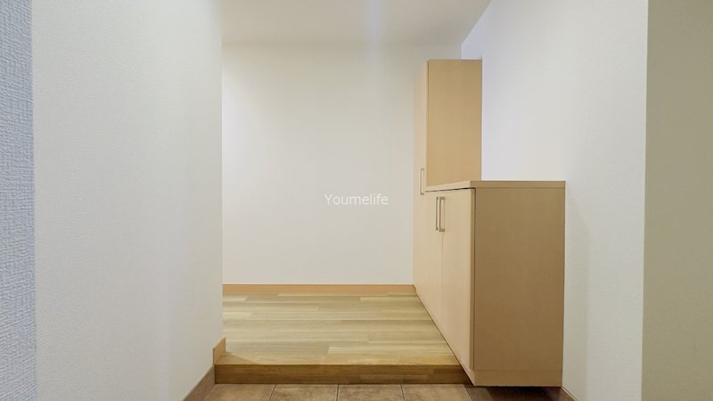 ラトゥール　レジュモー 玄関