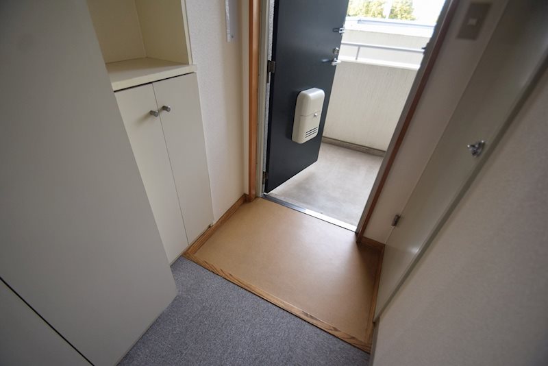 ベルフラワーハイツ伊勢原 玄関