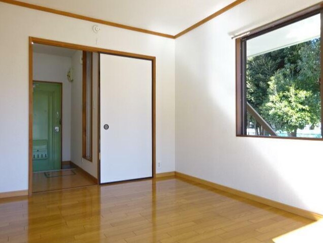 英桜コーポ ベッドルーム