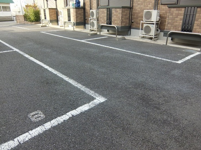 アゼリア 駐車場