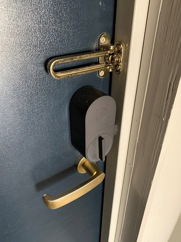 ホロン湘南弐番館 玄関