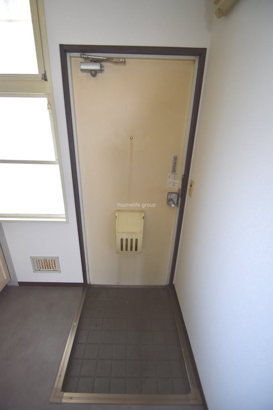 ロイヤルハウス平田 玄関