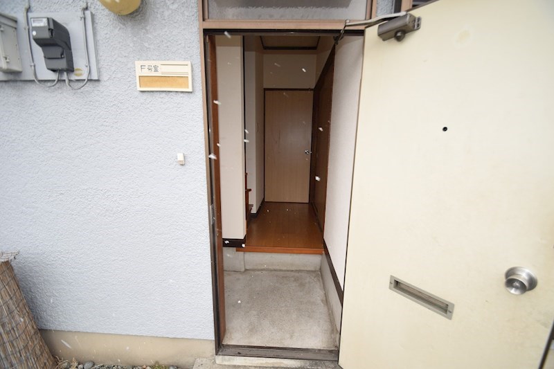 コーポ野地 玄関