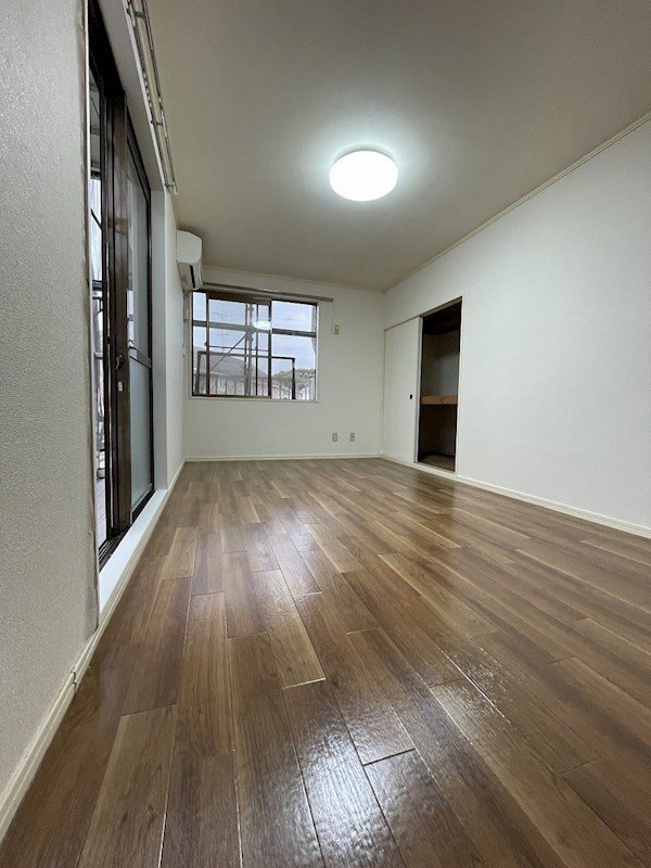 ハイ　ビレッジ   リビング