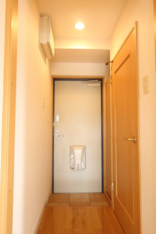 プレセンスK 玄関