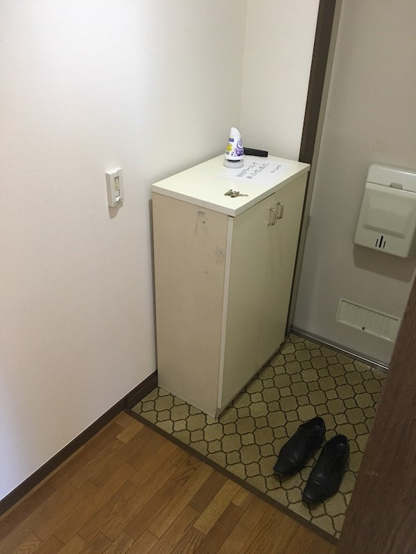 フローラルハイツ 玄関