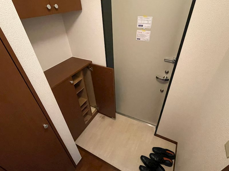 プレジオ肥田 玄関
