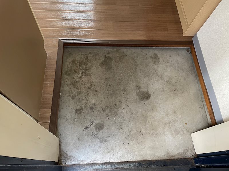 メゾン足立 玄関