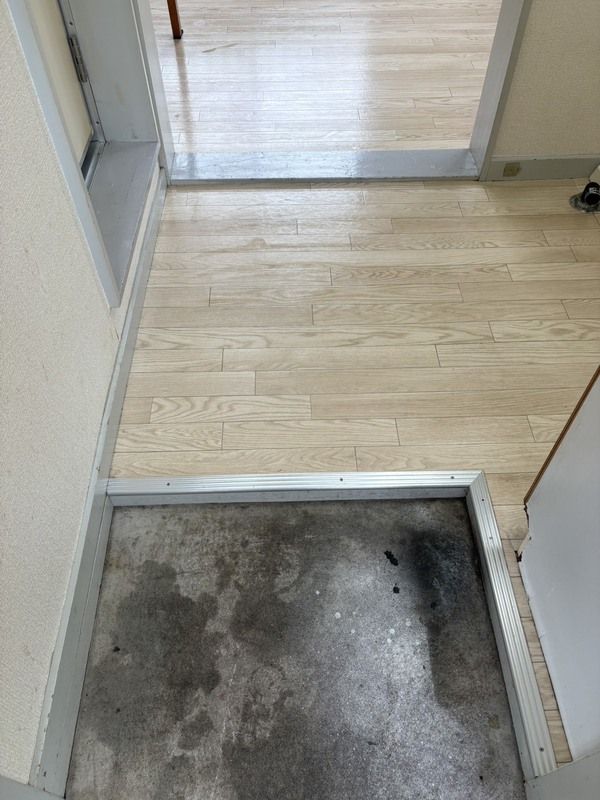 船子ハイツ 玄関