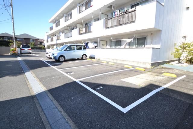 テイクス 駐車場