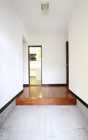 Ryu&amp;rsquo;s Apartment  玄関