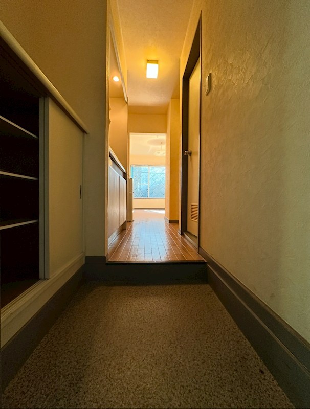 テニメント・ヒル 玄関