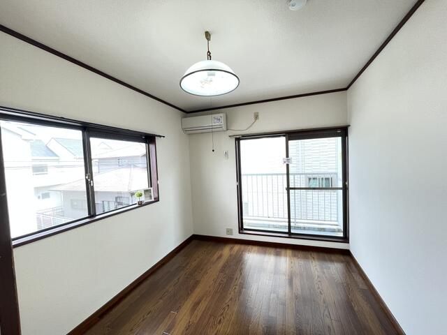神奈川県茅ヶ崎市円蔵２丁目7-15 リビング