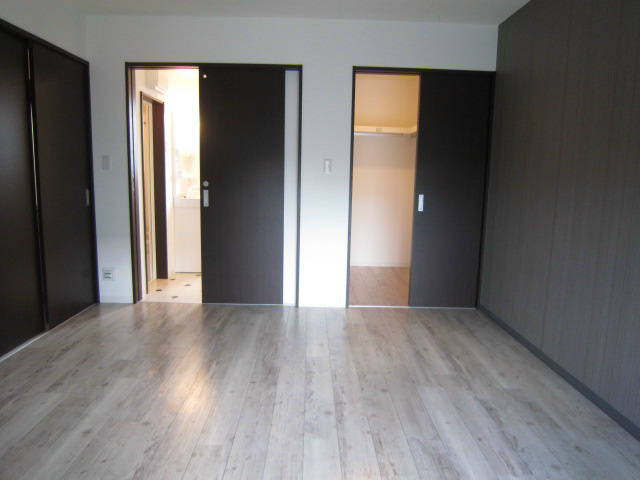 ローランド ベッドルーム