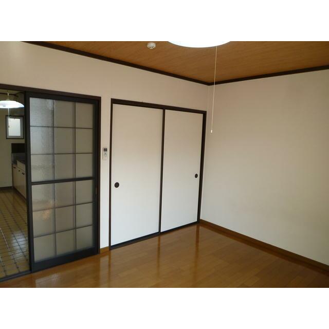 アーバン三和 ベッドルーム